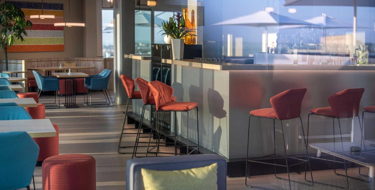 J44 Lifestyle Hotel Lido di Jesolo Exterior foto The bar at the 101 Sky Bar