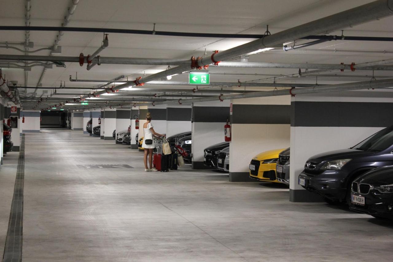 J44 Lifestyle Hotel Lido di Jesolo Exterior foto The underground car park
