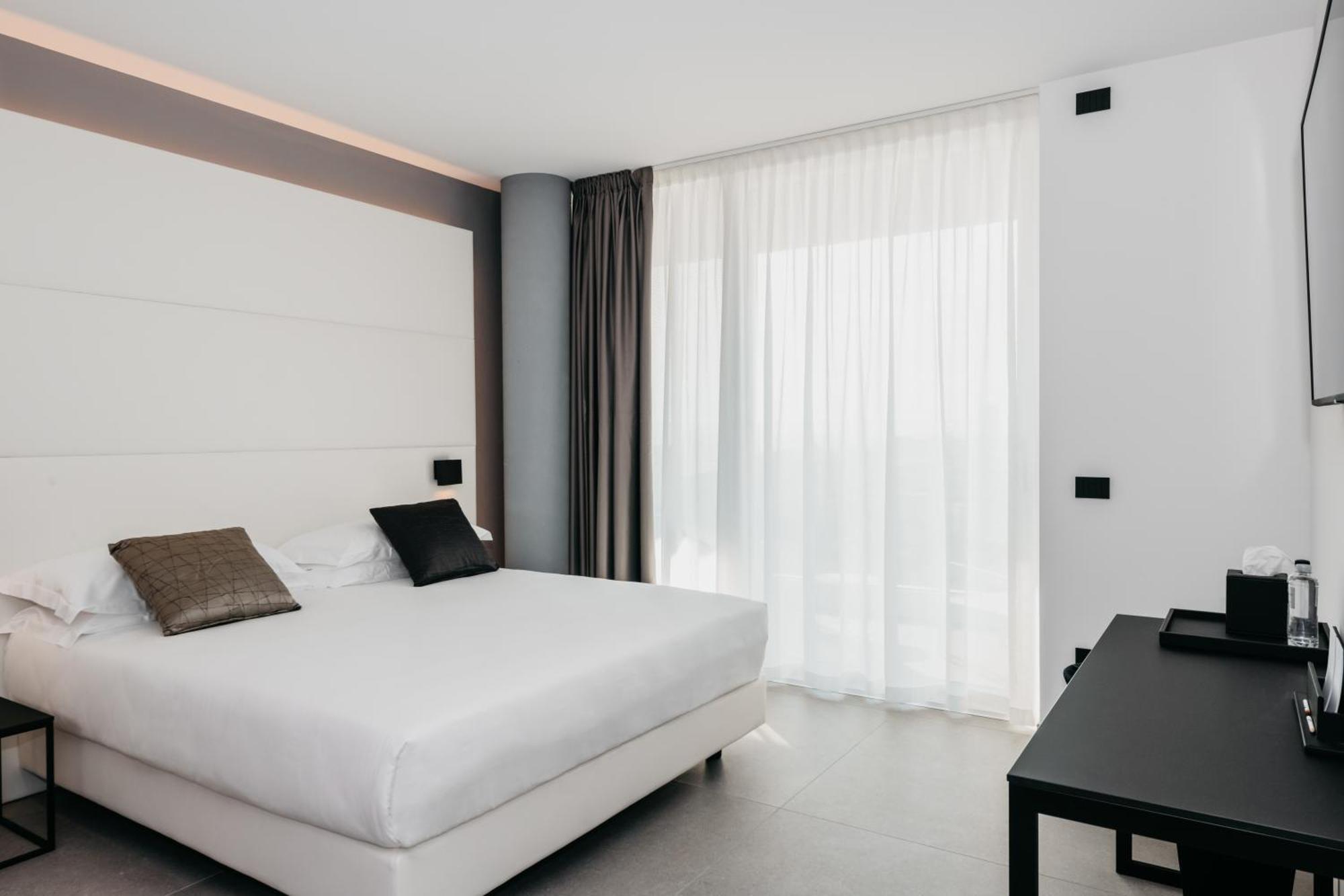 J44 Lifestyle Hotel Lido di Jesolo Exterior foto
