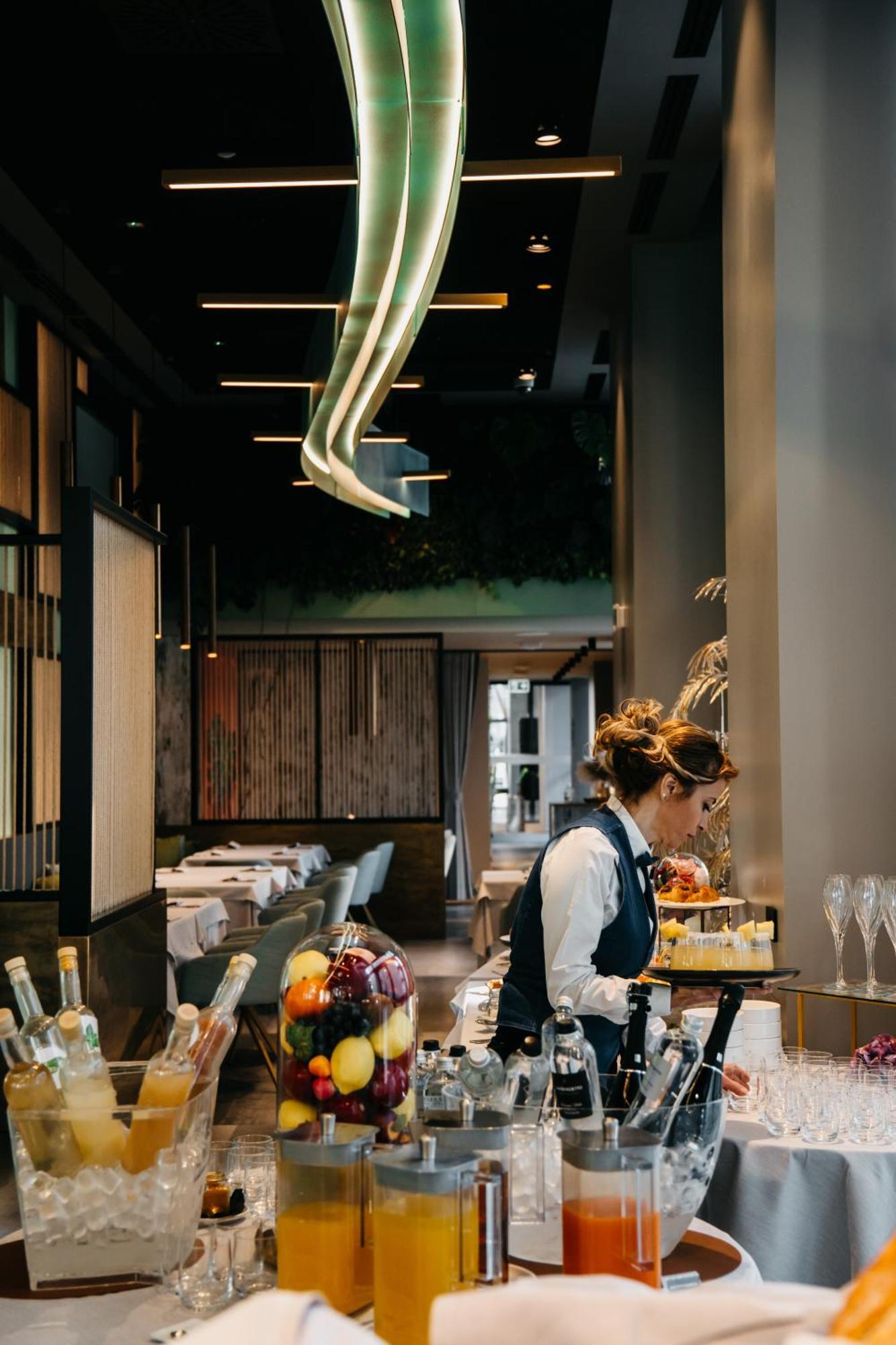 J44 Lifestyle Hotel Lido di Jesolo Exterior foto Restaurant interior
